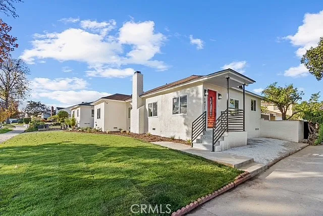 4 bed, 1737 sqft, $4,800 — Photo 1