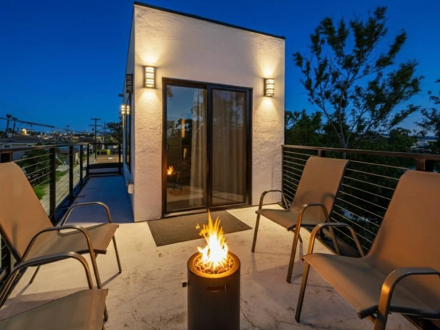 2 bed, 875 sqft, $6,200 — Photo 3