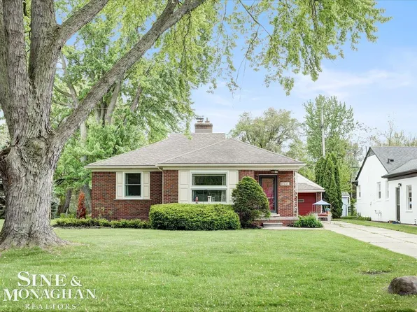 22444 Ardmore Dr, Saint Clair Shores, MI 48081