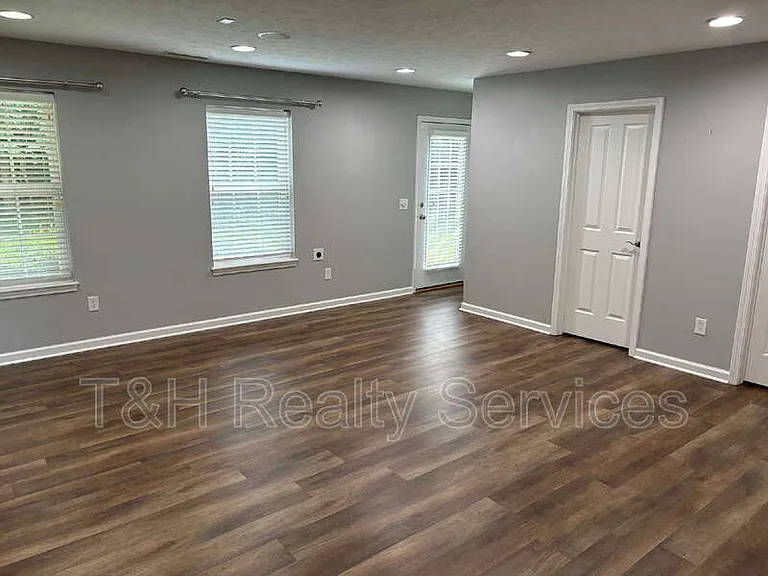 9059 Rider Dr — Photo 5