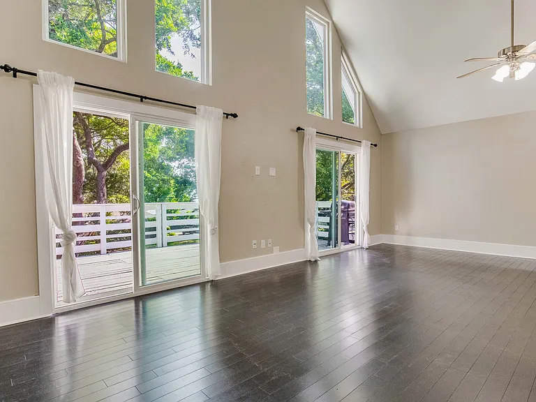 4227 Sandy Bluff Dr E — Photo 2