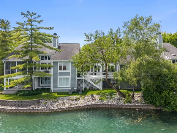 8103 Clearwater Pkwy, Indianapolis, IN 46240