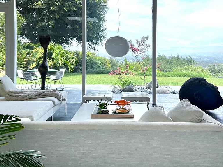 15146 Mulholland Dr — Photo 3