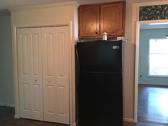 4th image of 6101 Meadowbrook Dr