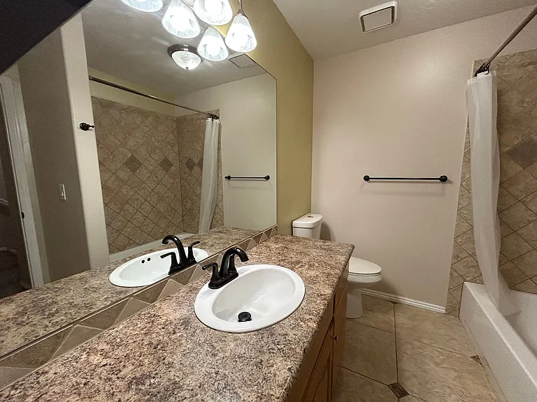 1045 N 1725 W — Photo 19