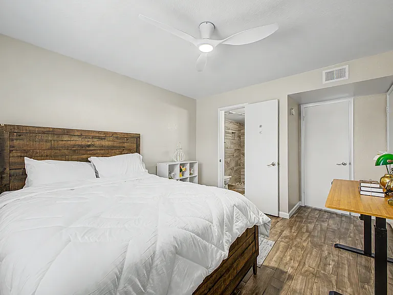 510 W University Dr #102 — Photo 9