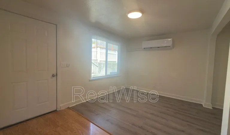 205 S Pine St — Photo 14