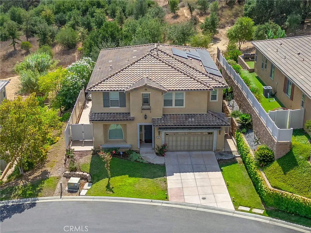 5 bed, 3572 sqft, $7,900 — Photo 4