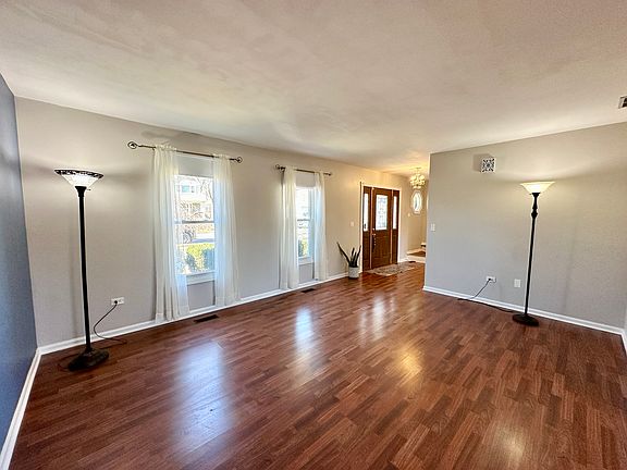 4th image of 689 Gardenia Ln