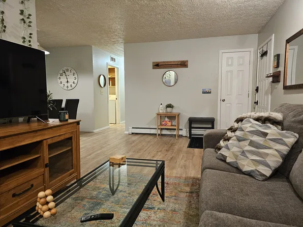 10136 Goose Berry Pl, Anchorage, AK 99515