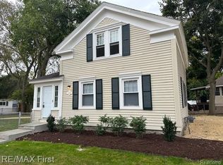 35487 Glover St, Wayne, MI 48184