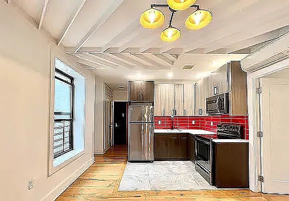 4th image of 930 De Kalb Ave #505