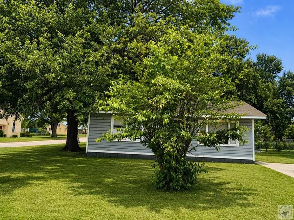 701 4th St, Queen City, TX 75572