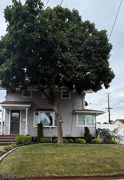 1st image of 209 Main St