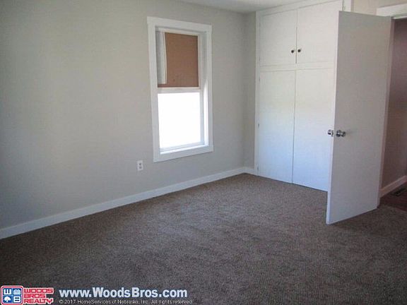 5th image of 313 N Darr Ave