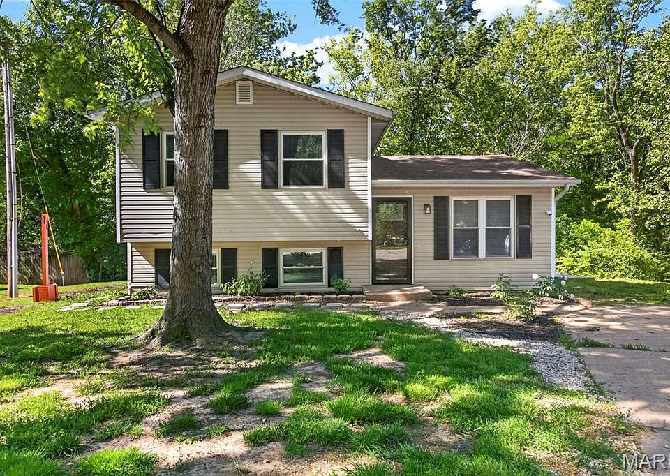 1st image of 16 Ivy Ln