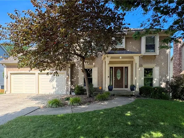 8233 N Flora Ave, Kansas City, MO 64118