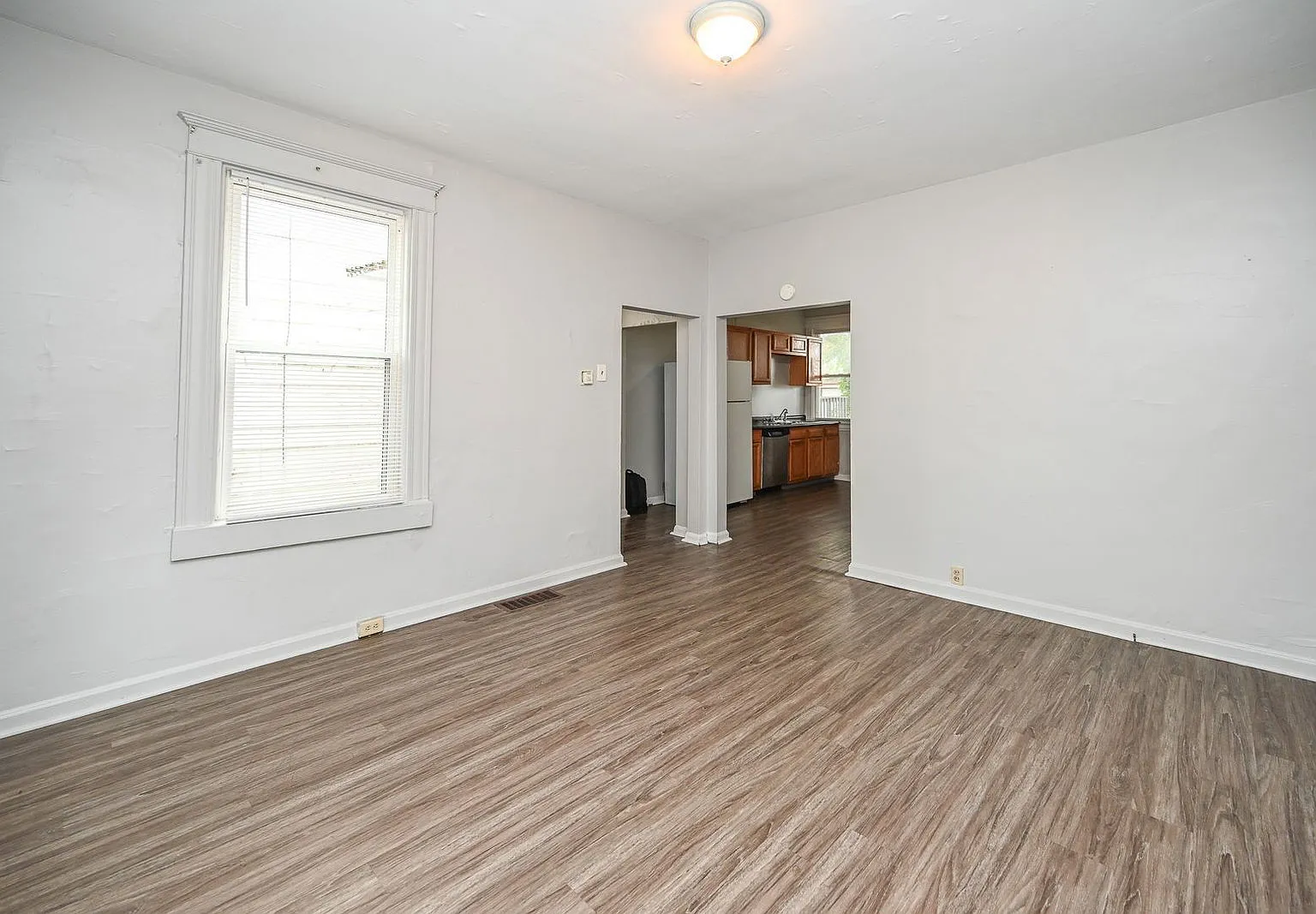 3 bed, 1.0 bath, 1416 sqft, $2,199 — Photo 4