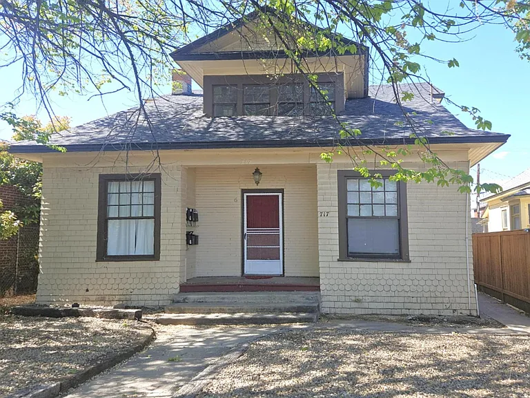 717 W Hays St #5 — Photo 1