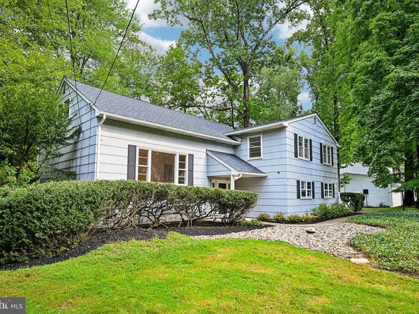 28 Pine Knoll Dr, Lawrence Township, NJ 08648