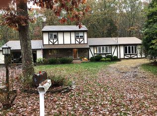 6 Ravenwood Row, Gales Ferry, CT 06335