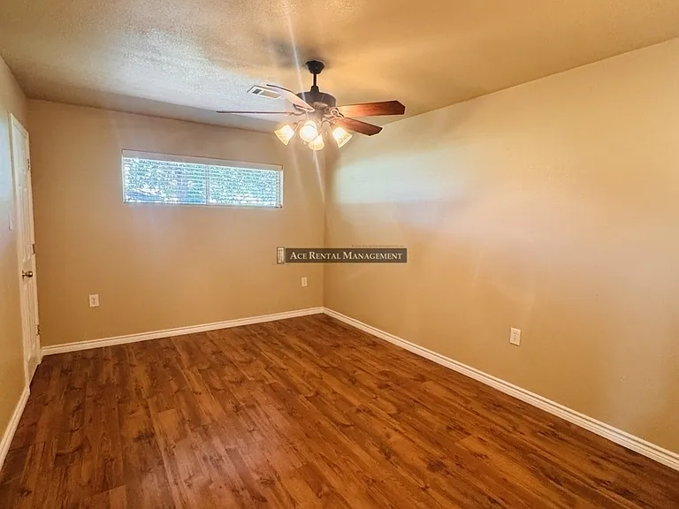 565 E Round Bunch Rd #B — Photo 10