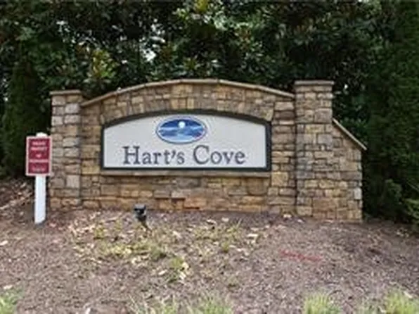 421 Harts Cove Way, Seneca, SC 29678