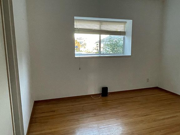 2nd image of 1681 McGregor Way