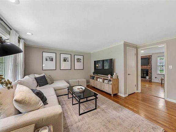 2nd image of 5629 Roeland Dr