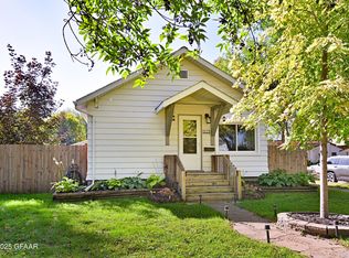 1523 6th Ave N, Grand Forks, ND 58203