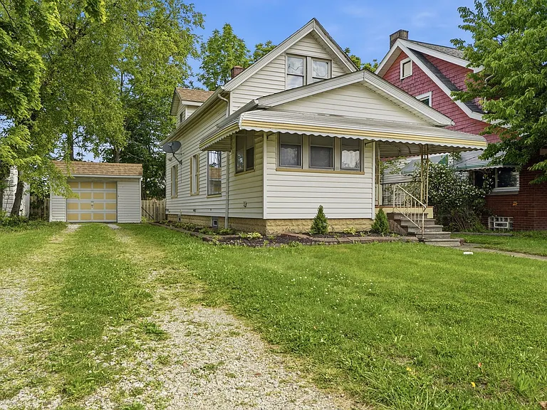 18613 Pawnee Ave — Photo 2