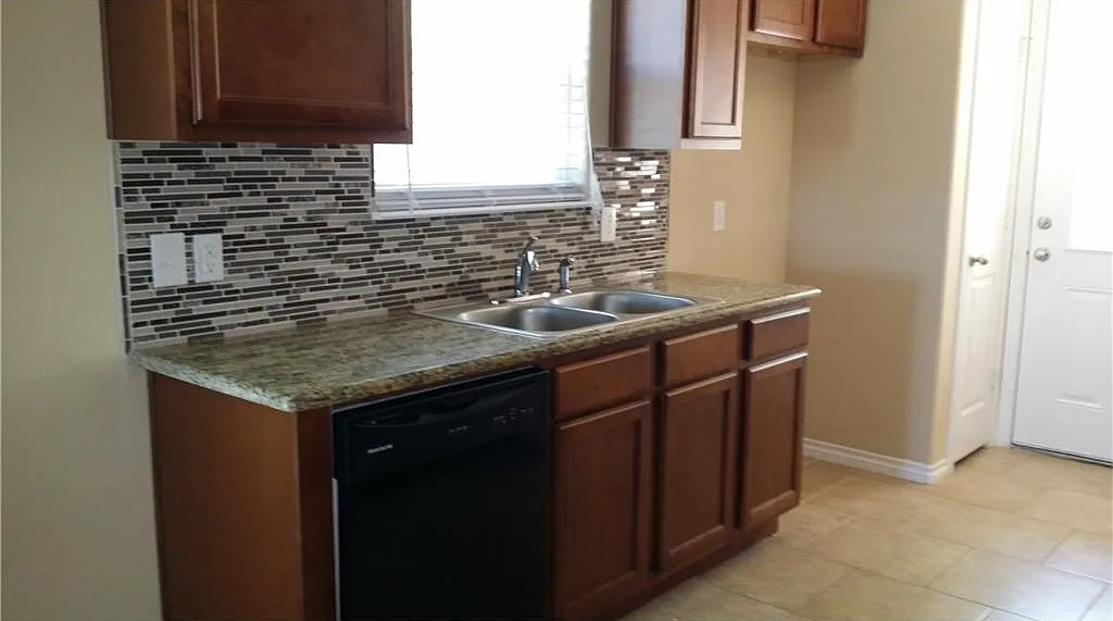925 Parkplace Ridge; Princeton, Texas 75407 - 1 — Photo 3