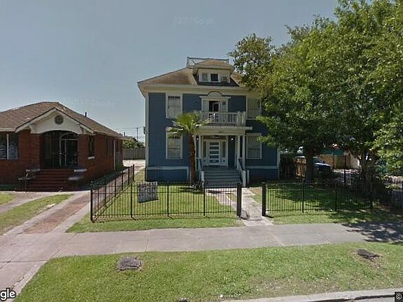 2nd image of 3915 Broadway St