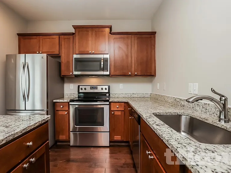 403 Riverwood Ct — Photo 6