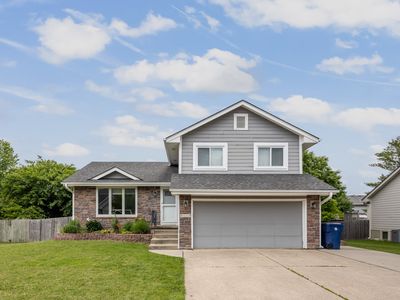 8123 Brookview Dr, Urbandale, IA, 50322