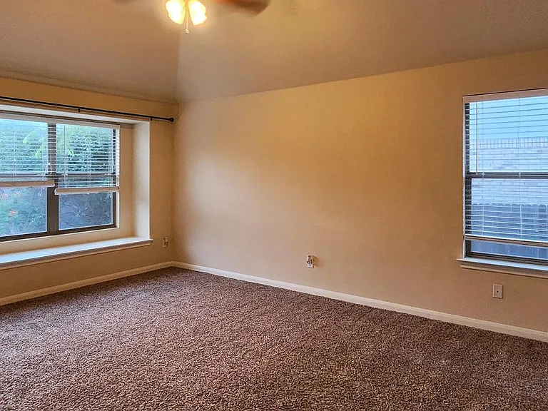 705 Wiltshire Dr — Photo 9