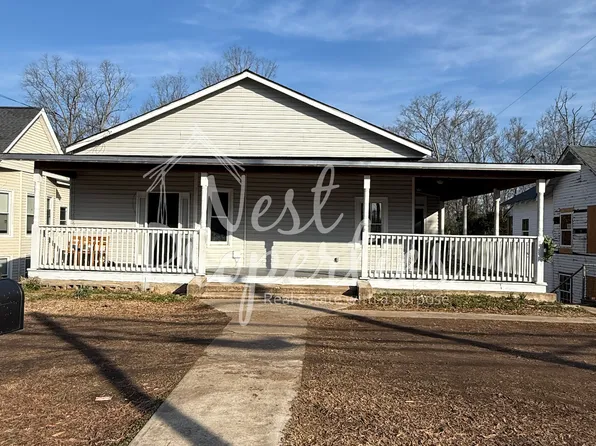 233 Cambridge Ave E, Greenwood, SC