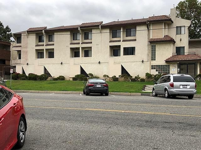 1st image of 3105 Montrose Ave APT 1