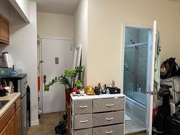 4th image of 216 W 100th St APT 610