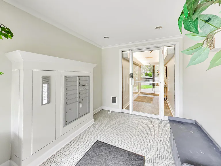2722 Central St #4S — Photo 19