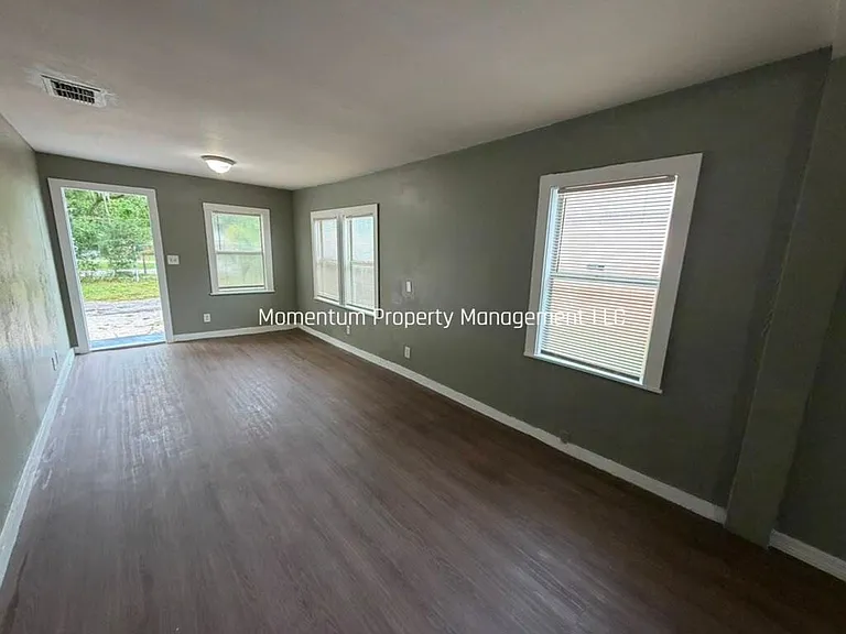 2112 E Bird St — Photo 7