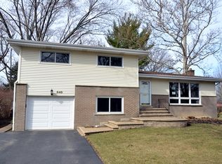 640 Appletree Ln, Deerfield, IL 60015