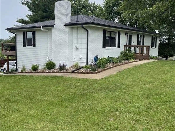 18043 150th St, Basehor, KS 66007