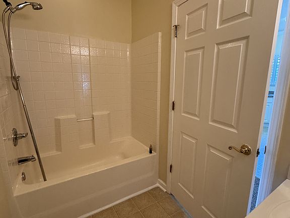 5th image of 1534 Lanterns Rest Rd #104
