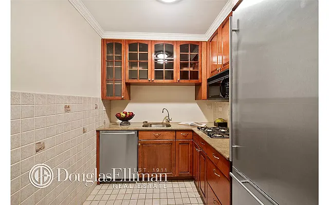 Rented by Douglas Elliman | media 4