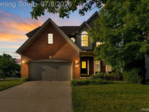 1143 Polo Dr, South Lyon, MI 48178