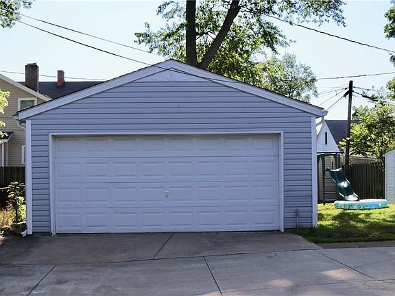 2nd image of 2227 Lincoln Ave