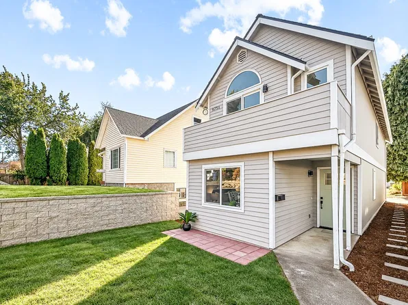 9751 Densmore Avenue N, Seattle, WA 98103