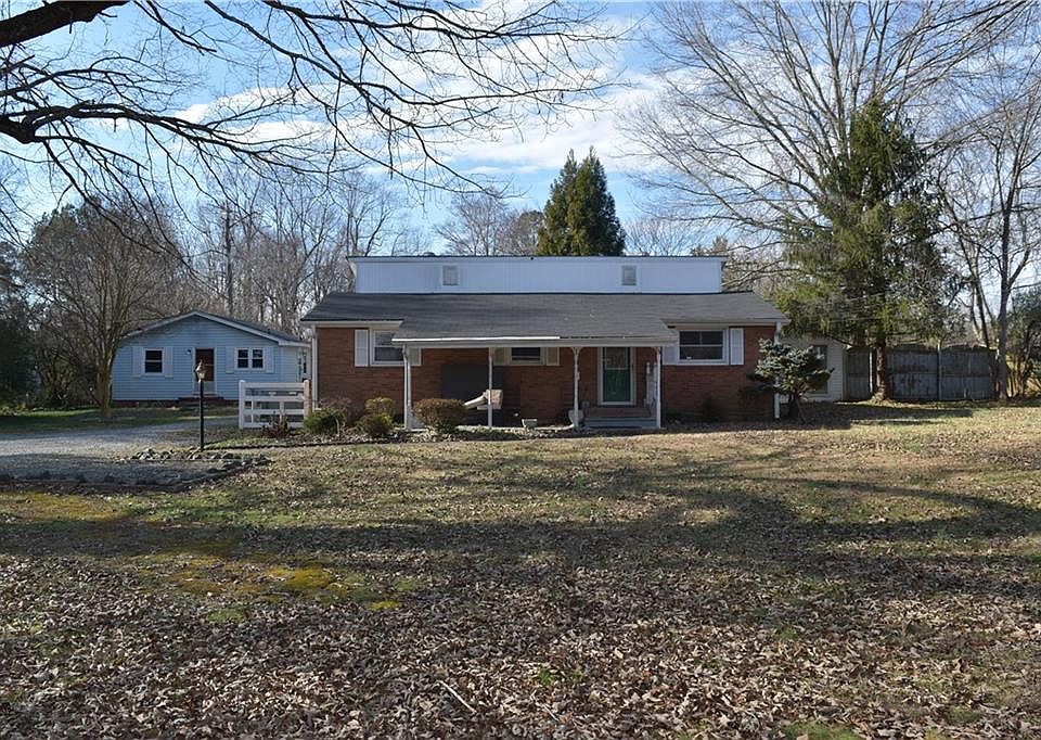 1st image of 2833 Maple Ave