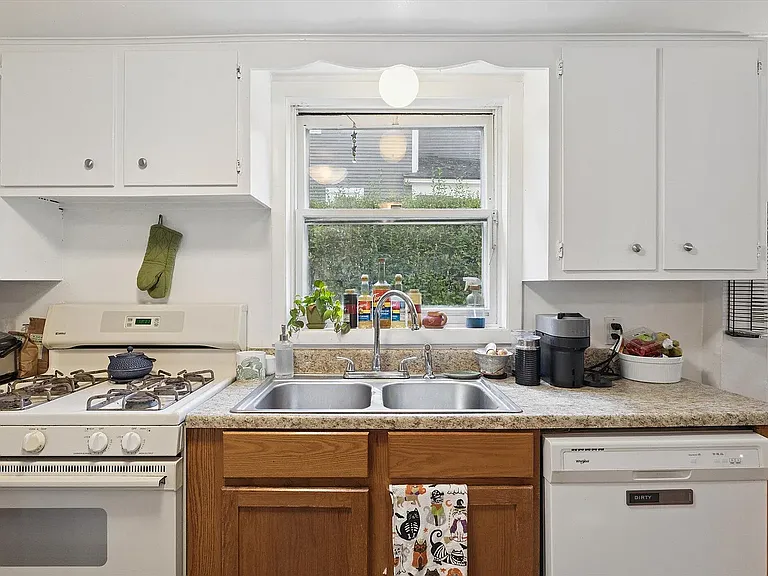 142 Langdon Ave NE #1 — Photo 8
